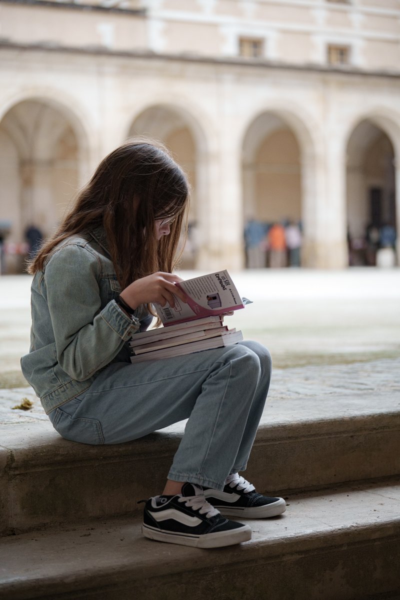 SecoursPop's tweet photo. Les amoureux de la lecture étaient au rendez-vous !

Pour sa 20e édition, la Foire aux livres solidaire d’Auxerre a réuni des milliers d’ouvrages en parfait état et à petits prix : romans, polars, BD… Les fonds collectés permettront de financer les actions de solidarité locale. https://t.co/2HXs7lHXPm