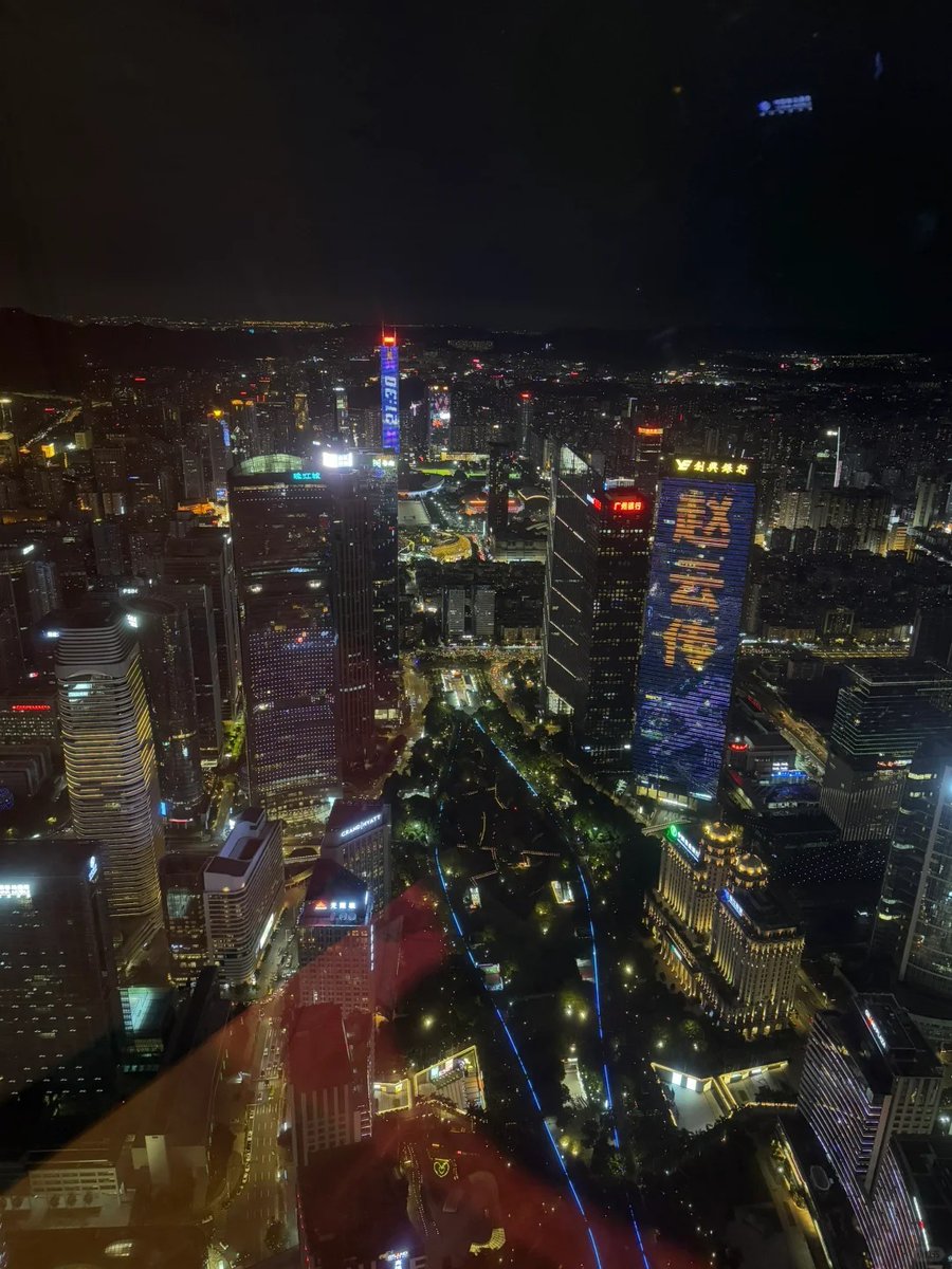 UnaKennedy78's tweet photo. High above the downtown, watching the metropolis light up after dark. Every light holds its own quiet story.#citynight #cityview https://t.co/NyZqpu7G97