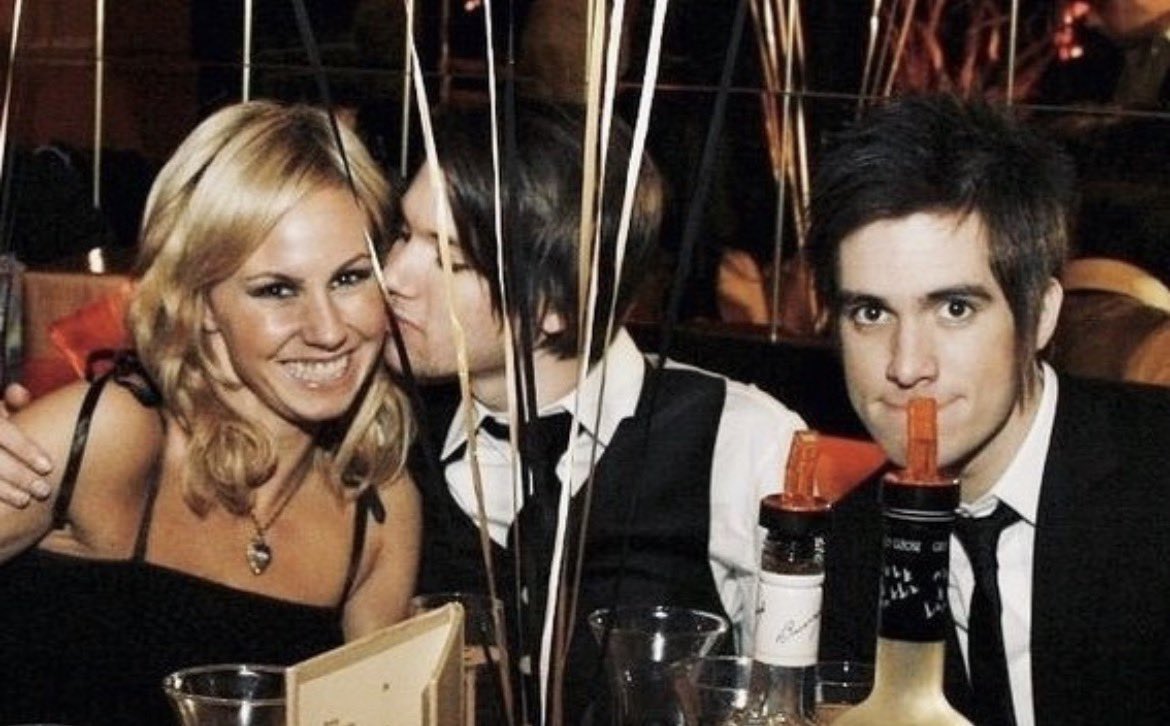 jackiemeandryan's tweet photo. average throam volume two situation https://t.co/RV2V4KCaVx