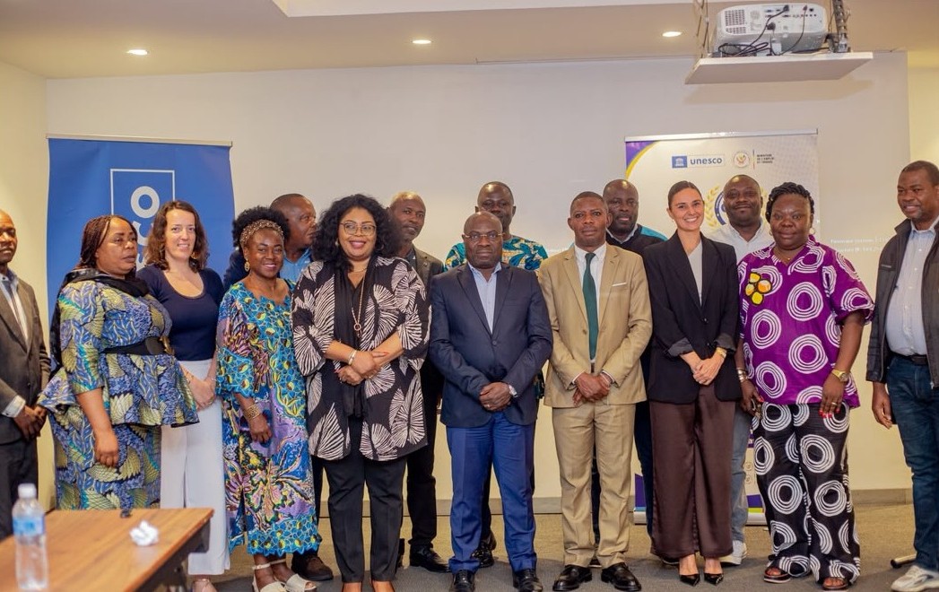 UNESCOKinshasa's tweet photo. 🔷 𝗟'#𝗨𝗡𝗘𝗦𝗖𝗢 𝗮𝗰𝗰𝗼𝗺𝗽𝗮𝗴𝗻𝗲 𝗹𝗮 #𝗥𝗗𝗖 𝘃𝗲𝗿𝘀 𝗹𝗮 𝗰𝗲𝗿𝘁𝗶𝗳𝗶𝗰𝗮𝘁𝗶𝗼𝗻 𝗵𝗮𝗿𝗺𝗼𝗻𝗶𝘀𝗲́𝗲 𝗱𝗲𝘀 𝗰𝗼𝗺𝗽𝗲́𝘁𝗲𝗻𝗰𝗲𝘀

🔹 Du 5 au 9 octobre à #Kinshasa, l’UNESCO a accompagné la Commission nationale de certification professionnelle (#CNCP) dans la révision de son cadre institutionnel.
🔹 Réunis autour de cette réforme, des experts de plusieurs ministères ont élaboré et actualisé des documents de référence et posé les bases d’un cadre organisationnel et réglementaire modernisé.
📍 À travers son programme #CapED, l’#UNESCO poursuit son appui à la RDC pour un système de certification plus efficace, inclusif et adapté aux besoins des apprenants, des travailleurs et des employeurs. Une contribution concrète au renforcement de la reconnaissance et de la validation des compétences de la #jeunesse congolaise. 

#UNESCO #RDC #CapED
#CertificationProfessionnelle