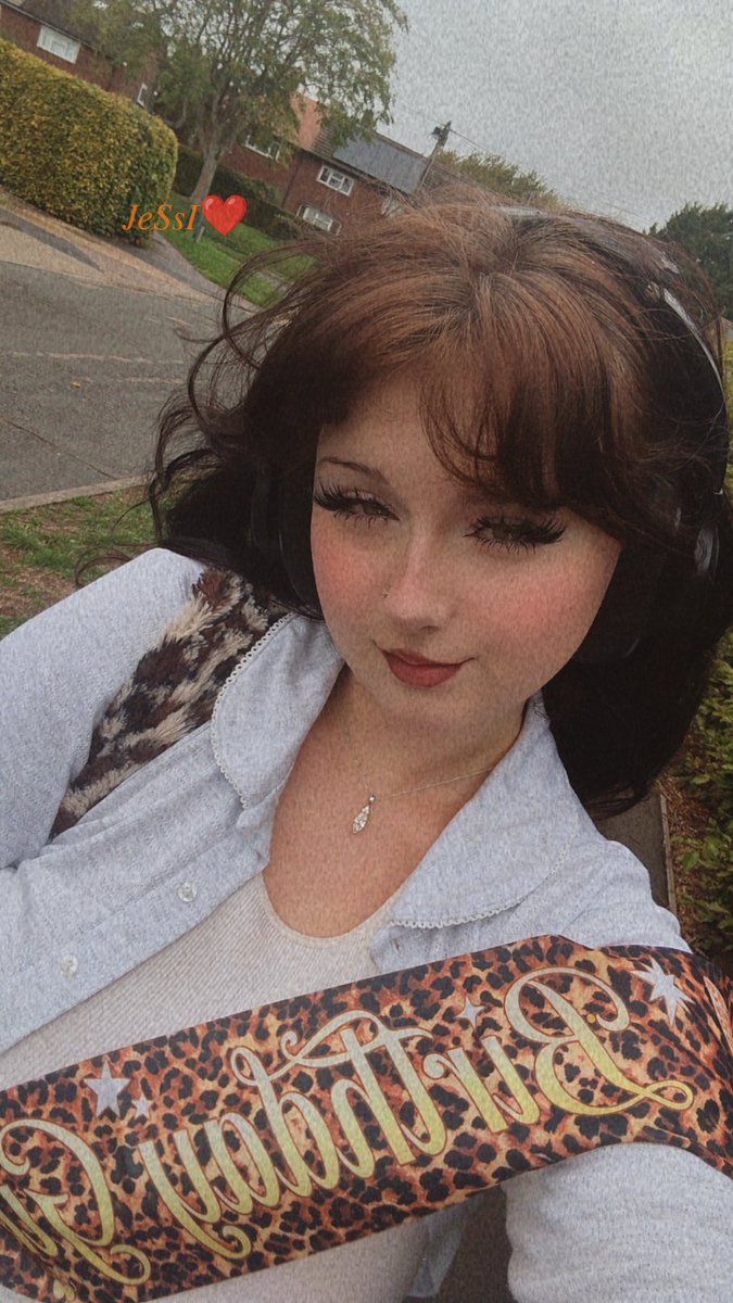 TheAngelJessica's tweet photo. Happy birthday to meeeee 22 today!!
#findom PayPal humanwallet findomme findomgoddess #spoilt #princess https://t.co/eNAax3iMzO