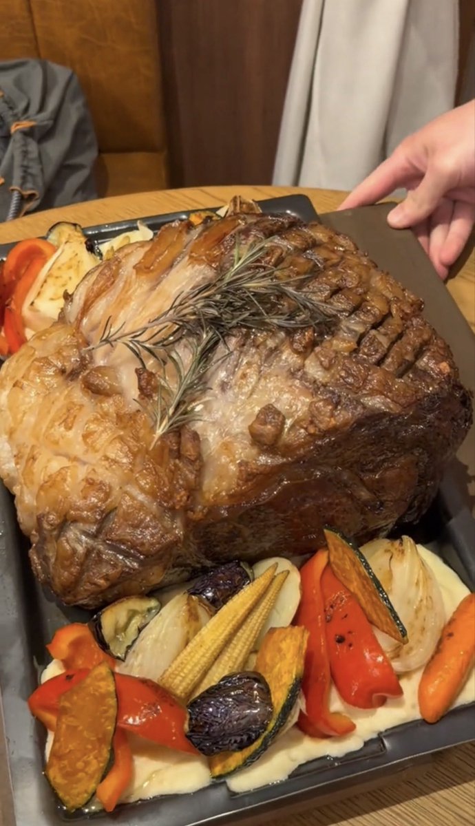 realJAMorais's tweet photo. 肉だけで重量4kgの超巨大ステーキ

📍 LiberanX’s｜蒲田 https://t.co/dVy4m1Eiuh