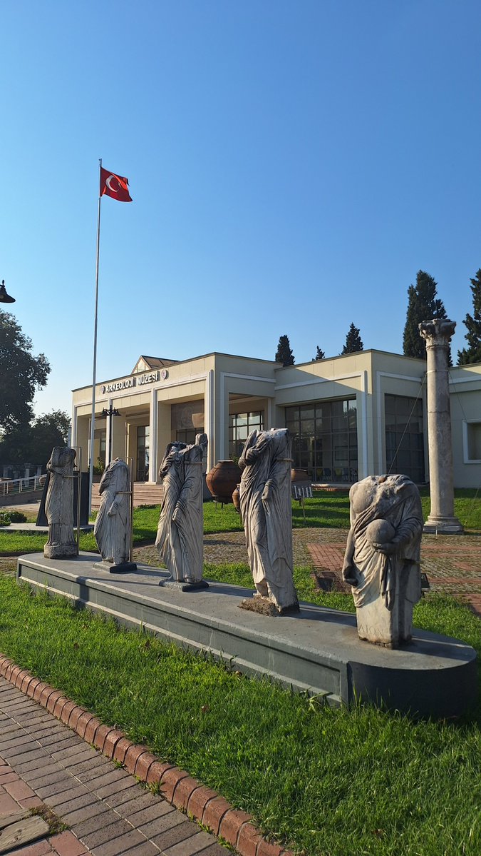 ozgul__onder's tweet photo. 🌿 Kocaeli Arkeoloji Müzesi
Müzede Kocaeli’nin Paleolitik çağdan, Roma, Doğu Roma ve Osmanlı dönemine kadar olan eserleri kronolojik olarak sergilenmektedir.
..
İzmit Sanat Tarih
11102026 https://t.co/LucfhgP2zR