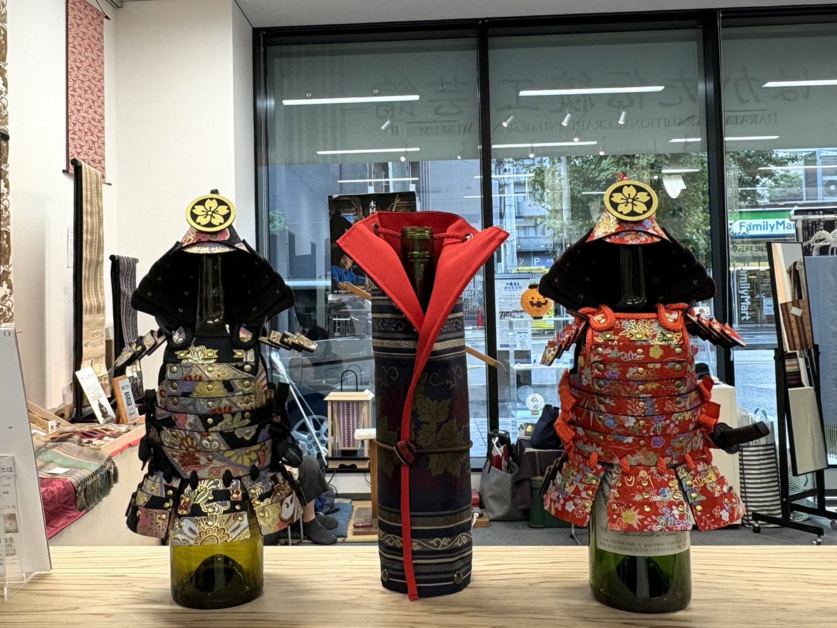 the_samurai_age's tweet photo. イベントにて販売します⚔️
着物ボトルカバーを５点置いて頂いています。期間中はワークショップなども行われますので、是非足をお運びください✨
#samuraiage #博多駅前はかた伝統工芸館 https://t.co/7hW79SWeXF