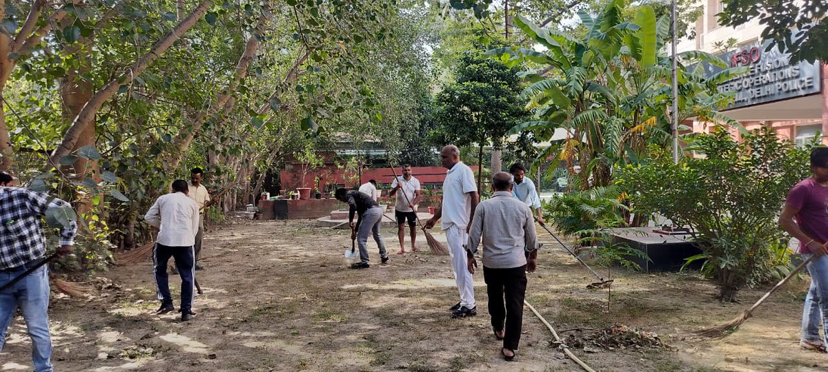 DCP_IFSO's tweet photo. #DCP_IFSO recently led a cleanliness drive as part of #SpecialCampaign6, contributing to the #SwachhBharatAbhiyaan. Our dedicated team worked tirelessly to transform our surroundings and raise awareness about the importance of cleanliness. Every small effort counts.🌍🌍 https://t.co/OEMKB0mqGh