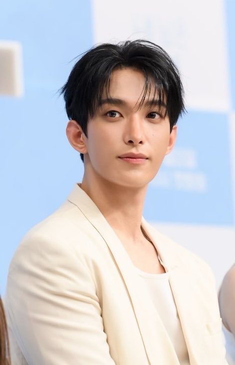 kyeomties's tweet photo. seeing love against time press con dokyeom on my tl.. I miss this beautiful man https://t.co/LBCnsqtQTy