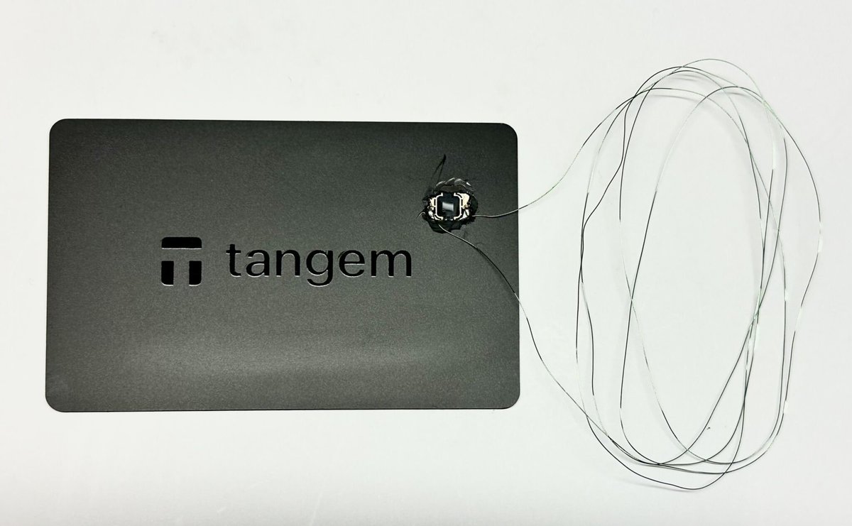 VincentBounce's tweet photo. Voici toutes les sécurités Tangem que Ledger ou les wallets mobile n'auront jamais :

- 3 cartes fournies donc 3 backups de ta clé privée dans 3 endroits distincts, protégés par un PIN (impossible à brute-forcer), résiste donc à 2 cambriolages/incendies/pertes consécutives.

- résiste aux implants espions, car intégrer des composants eSIM+4G+antenna+battery sur une carte de 0.84mm serait impossible ou extrêmement couteux, et ce dispositif n'aurait même pas accès au contenu du Secure Enclave (c'est un jeu d'enfant sur Ledger où il suffit de lire le bus qui transmet l'affichage à l'écran en clair)

- impossible de te drain juste en contrôlant ton phone (les wallets mobile peuvent spend sans ton accord, Tangem requiert un tap avec ta carte NFC pour valider un blind sign, et les paranos peuvent l'utiliser sur un iPhone dédié)

- gère l'heritage à ta mort car ta famille retrouve la seconde carte chez toi et peut accéder à tes fonds en fusionnant ta carte avec leur backup chez eux sans connaitre ton PIN code (option désactivable pour les paranos)

- mémorise ta seed pendant au moins 25 ans (Ledger n'ose même pas communiquer sur la durée de vie de leurs devices, et se déclarera irresponsable si ta Ledger écrase sa mémoire lors d'un firmware update, car t'avais qu'à remplir ta paper seed que ta cleaning lady trouvera sous ton lit)

Je martelle ça depuis 3 ans, mon but n'est pas de promouvoir Tangem (j'ai aucun referral), mais que l'industrie crypto comprenne que ce standard est de loin le meilleur pour 95% des users normie, et qu'elle développe des alternatives dans ce format en closed ou open-source.