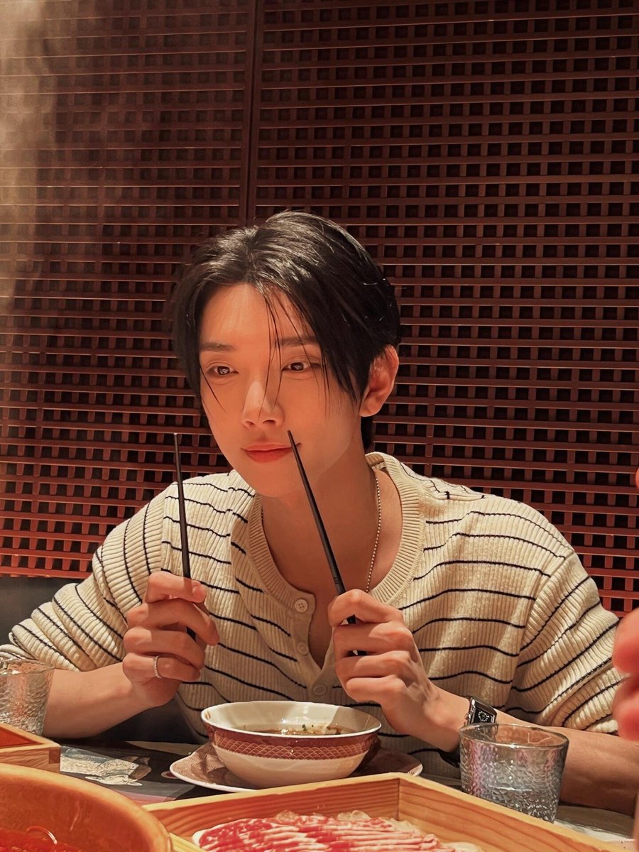 shucreamfactory's tweet photo. 바부 귀여워...
지수 밥 많이먹어~ https://t.co/JYkgss7JWR
