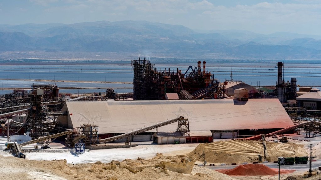 MiningWeekly's tweet photo. [𝗪𝗘𝗦𝗧 𝗔𝗙𝗥𝗜𝗖𝗔𝗡 𝗠𝗜𝗡𝗜𝗡𝗚 &amp; 𝗥𝗘𝗦𝗢𝗨𝗥𝗖𝗘𝗦] In August, @B2GoldCorp reported that its subsidiary had been granted the Menankoto exploitation permit which, together with the Dandoko permit, make up Fekola Regional. 𝗥𝗲𝗮𝗱 𝗺𝗼𝗿𝗲: https://t.co/rVs44cZlpp 
#Gold https://t.co/hQObHSImIk