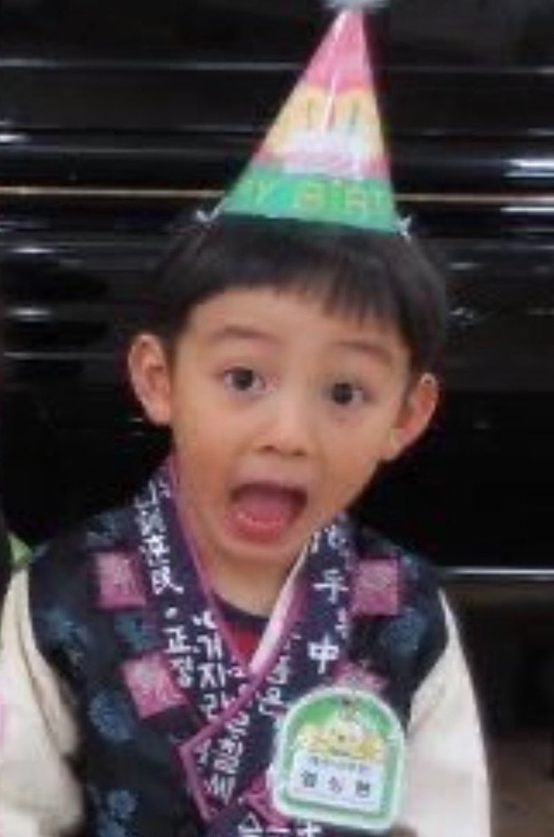 salty6arame1's tweet photo. 찌발 눈썹 똑같음ㅋㅋㅋㅋㅋㅋㅋㅋ https://t.co/BVW2EE5s0K