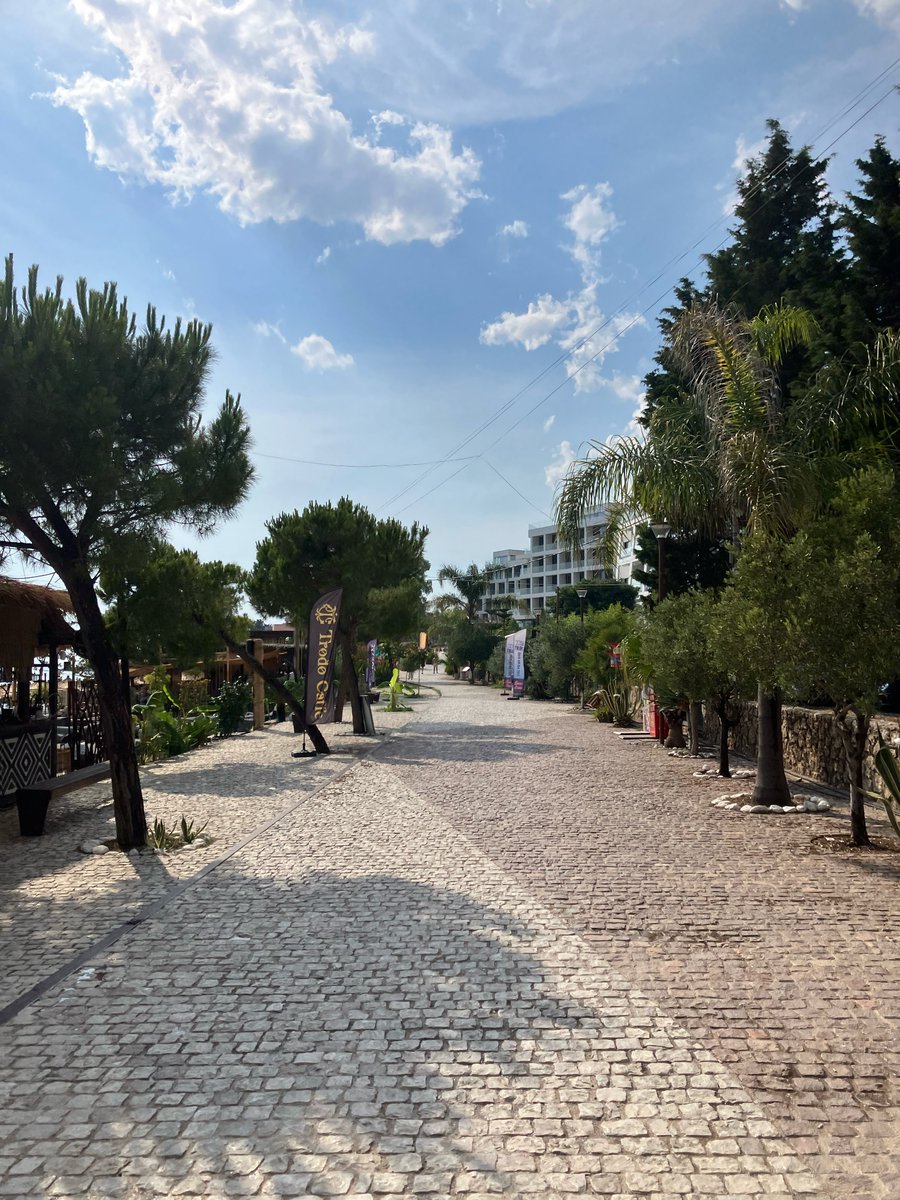 ValeriaChikis's tweet photo. Llegada a Vlorë, la segunda ciudad portuaria más grande de Albania, con unos 60. 000 habitantes. Situada entre el mar Adriático y el mar Jónico. https://t.co/5K0qBBBsaI