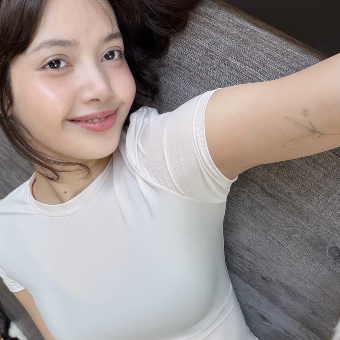 folkmorelisa's tweet photo. the plastic surgery allegations will never work on HER when she literally looks like her childhood self😭 https://t.co/VxjLhy55Q4