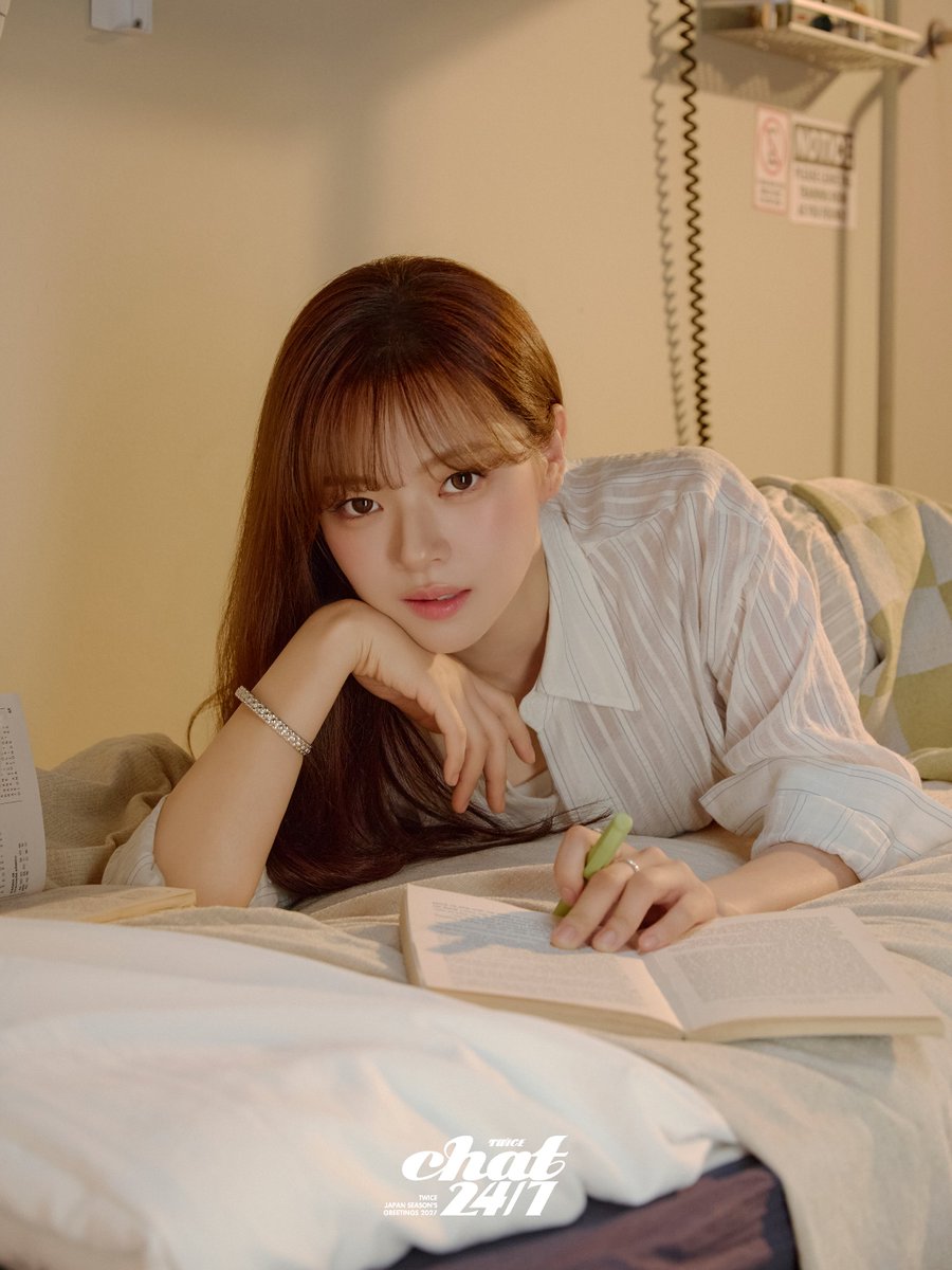 JYPETWICE_JAPAN's tweet photo. TWICE JAPAN SEASON’S GREETINGS 2027
”CHAT 24/7”

#NAYEON #JEONGYEON #SANA

🚂PRE-ORDER
10月5日(月) 12:00 ~ 10月25日(日) 23:59
https://t.co/jeDstOeyaH

#TWICE
#TWICE_CHAT247 https://t.co/65XU9hAiaV