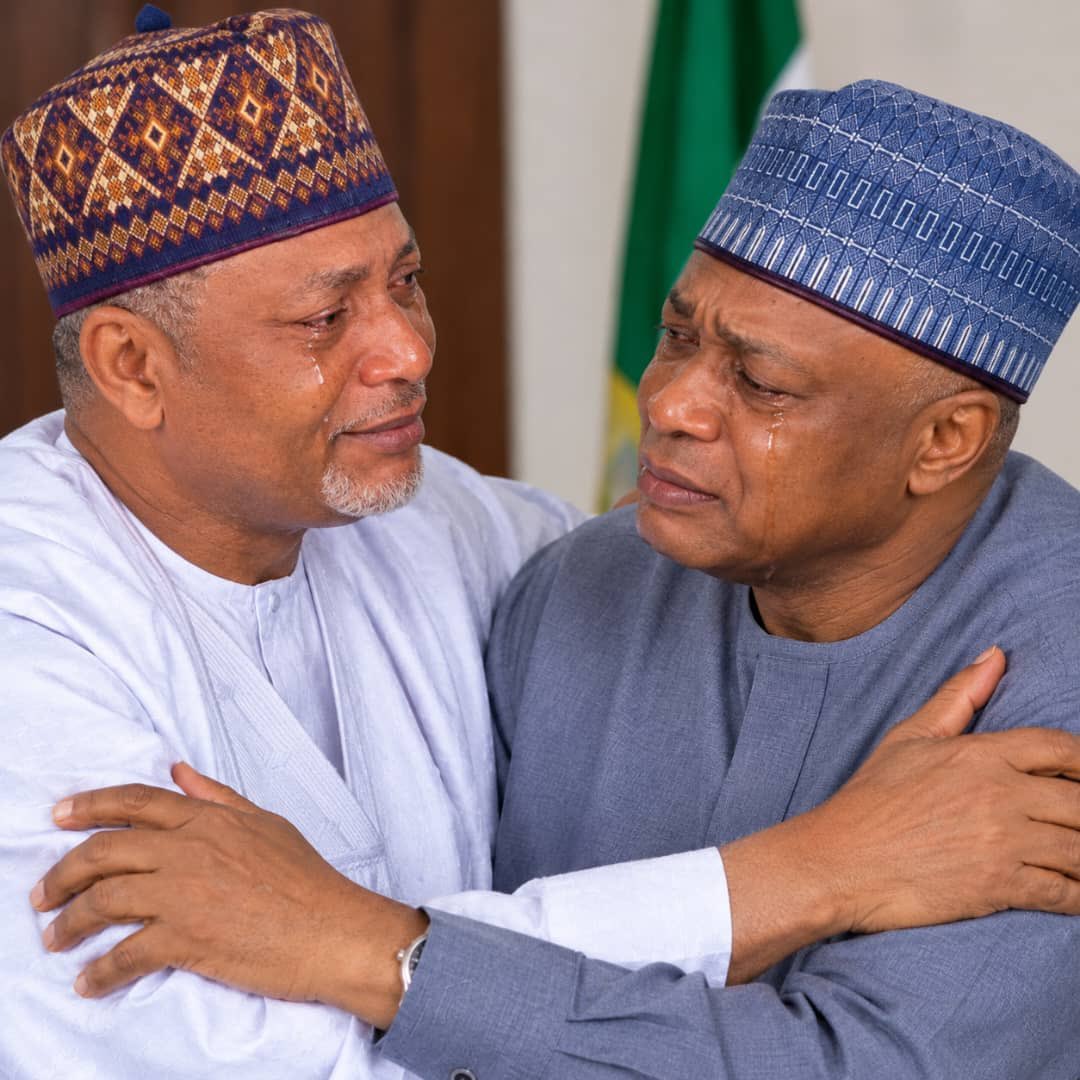 ManzumaKawu's tweet photo. EXTRA: APC ignores G15/PDP coalition members, removes Seriki from new PCC list

•Tinubu frowns at rainbow coalition in Kwara
•Saraki, Mustapha snubbed despite frantic, underhand efforts to make list 

https://t.co/uaFIy6Sqql https://t.co/9chBW3z3pM