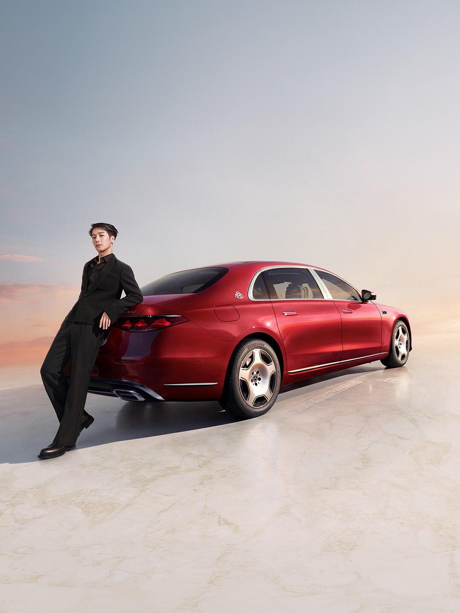JacksonWGlobal's tweet photo. @JacksonWang852 (2/2)

Maybach Global Brand Ambassador Jackson Wang for the new Maybach S-Class! ✨

#JacksonWangxMaybach https://t.co/OBRMxx3AwD