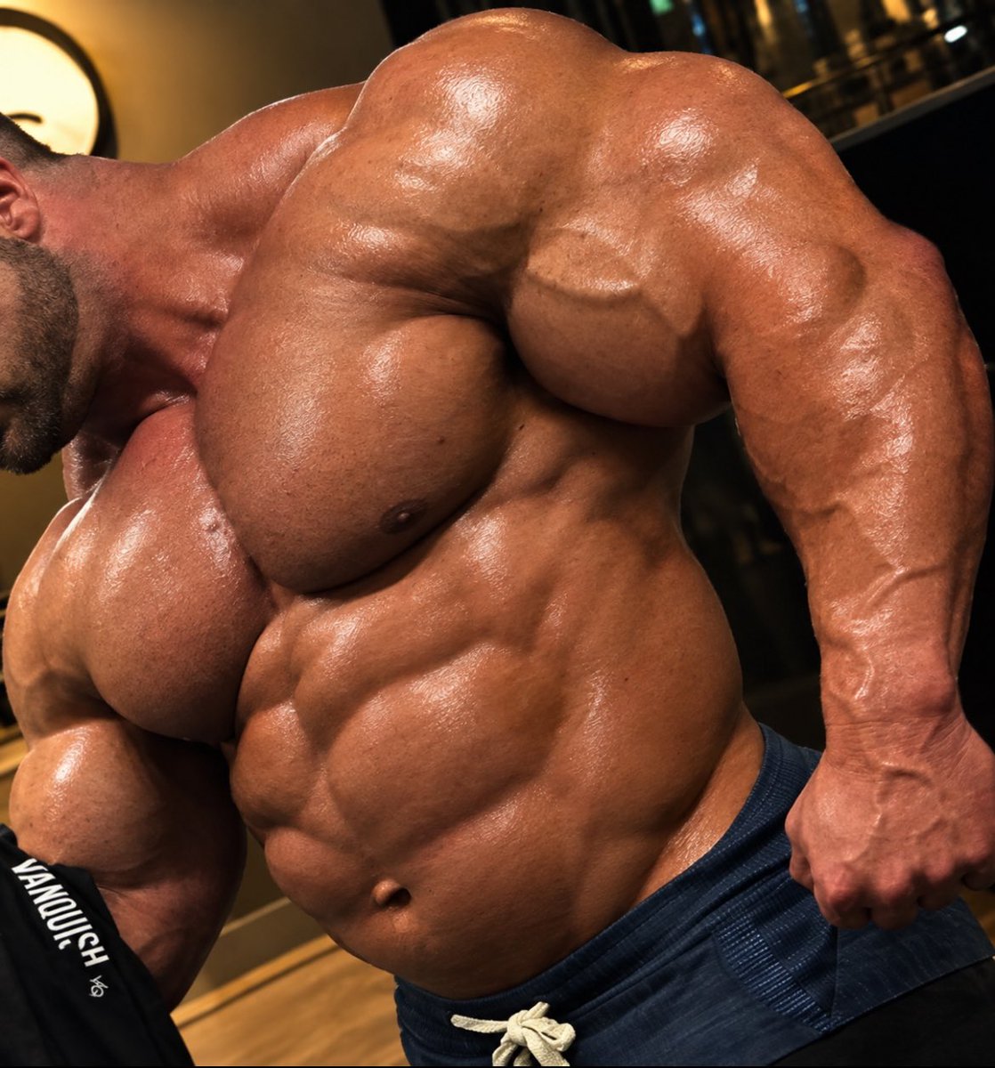 MuscleGodXander's tweet photo. Bodybuilding is art. https://t.co/12O1gaVB4r