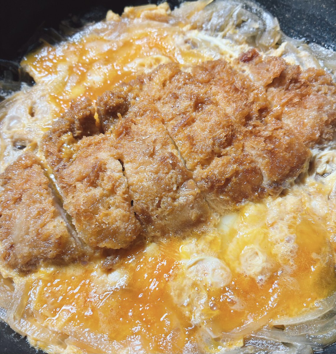 massu17's tweet photo. 今日はカツ丼と芋のこ汁です‼️ https://t.co/0XczKDO6zZ