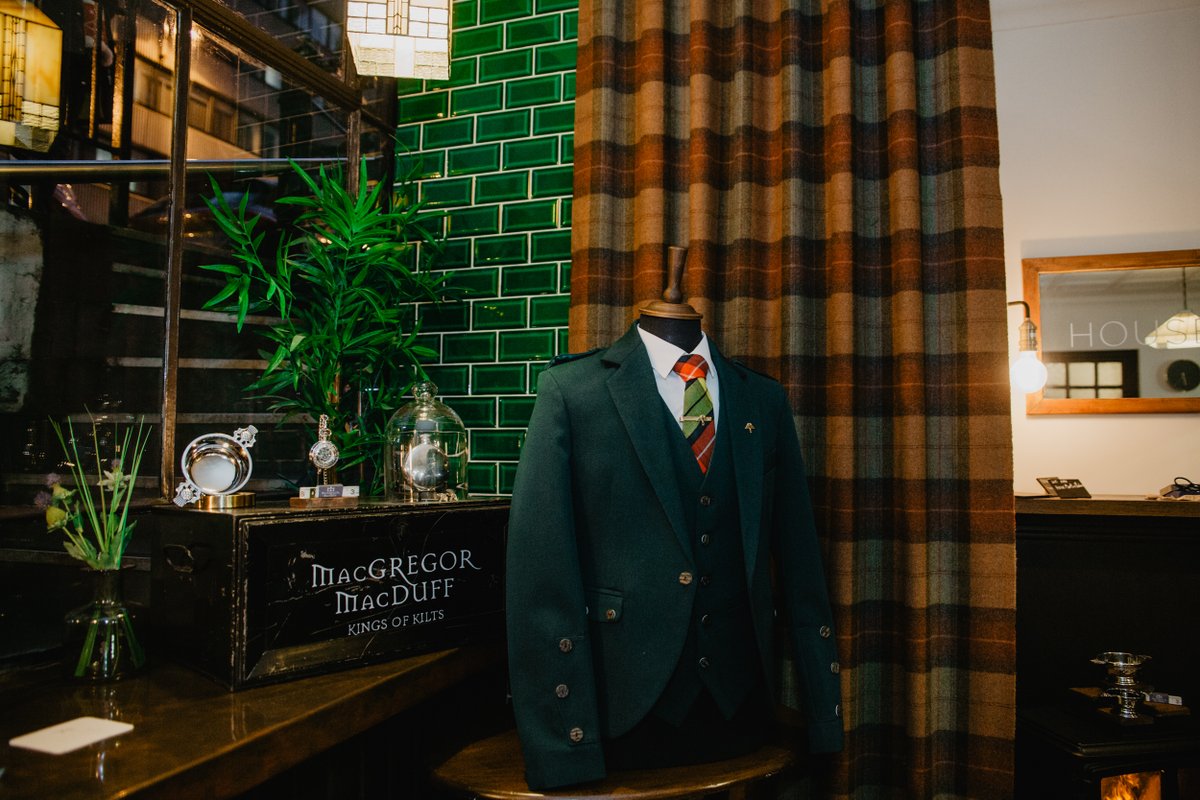 kingsofkilts's tweet photo. Make your #wedding morning one to remember at The Groom’s Room at @HMBarbers. ✂️

Whether you’re after a fresh wash and cut or the full experience, you and your #groomsmen will look and feel the part on the big day.

Book now👇
https://t.co/7t5voAfk6u
.
.
#kingsofkilts #kilts https://t.co/znlVOoU5em