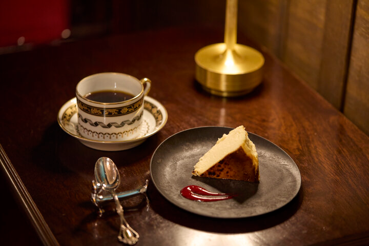 cotrip_twi's tweet photo. パリの隠れ家のようなカフェ「PASSAGE bis!」。
神保町のシェア型書店が手掛けるここでは、本に囲まれながらゆったりとした時間を過ごすことができます。

詳しくはこちら⇒https://t.co/EIaWVkBmUS https://t.co/I7JVg9oIEV