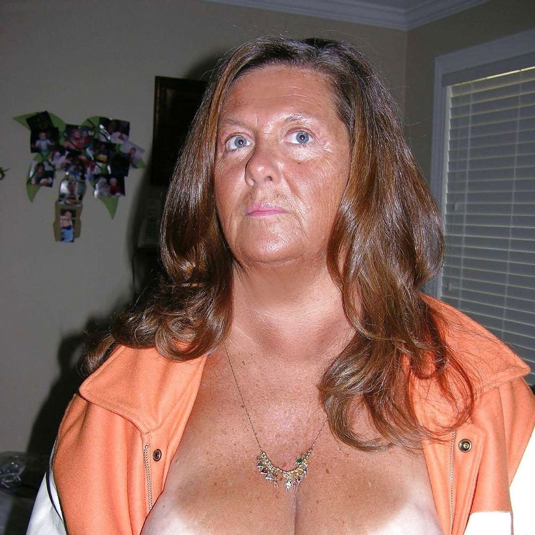 GrannyFinderDE's tweet photo. Dieser Blick nach oben… und der Ausschnitt nach unten 😏
Orange Jacke, offener Ausschnitt und diese reifen Kurven – pure Verführung.
Wer würde gerne die Jacke komplett aufmachen?
Schreib’s in die Kommentare 🔥
#Granny #HotGranny #MatureBeauty #ReifeFrau #Omas https://t.co/nD4K6PnR5c