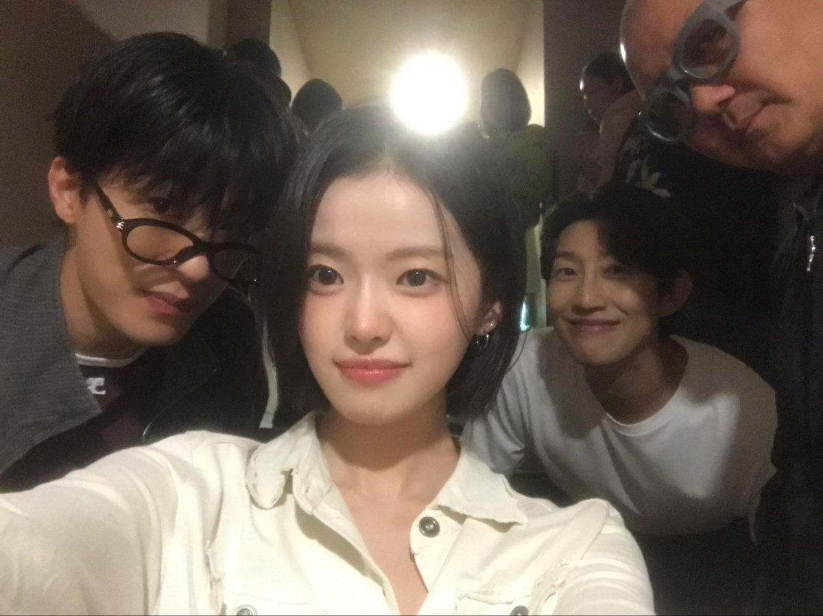 kyoche9's tweet photo. 무인 영상보니까 무인 또 가구시퍼져......
활활즈 돌아와ㅠㅠㅠ엉엉 https://t.co/1jT1WIyXiQ
