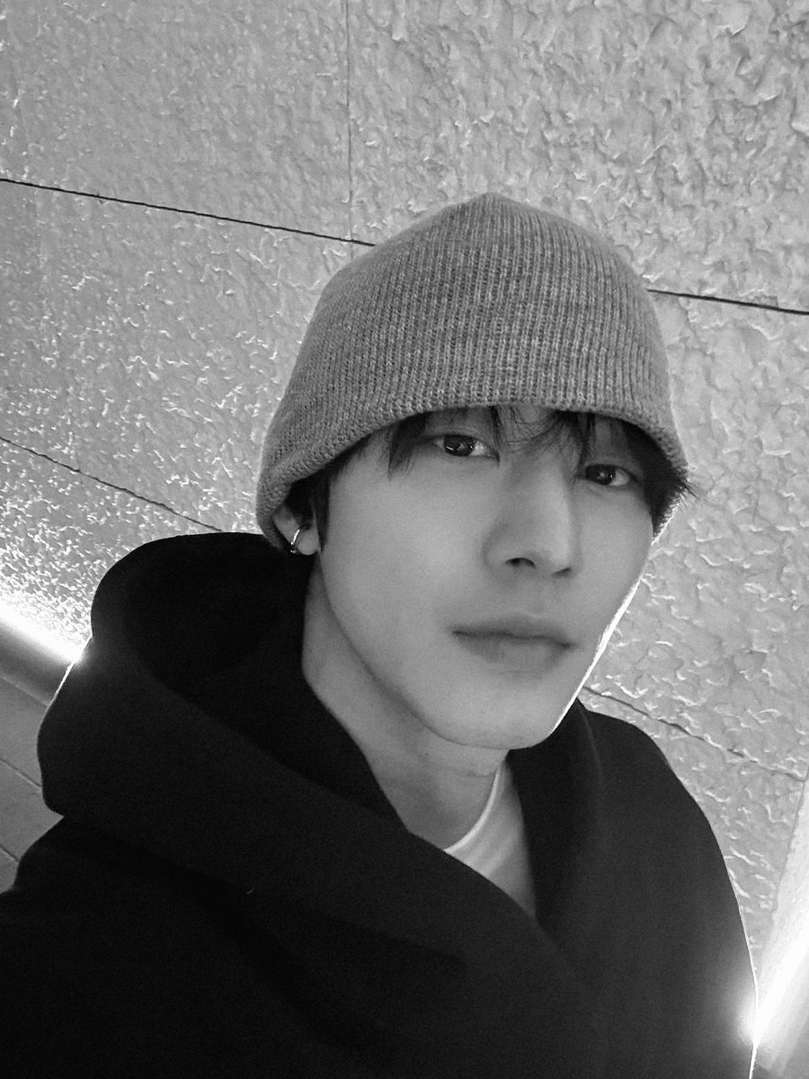 lostlambv's tweet photo. Felt delete might cute later. https://t.co/9720u0QNwU