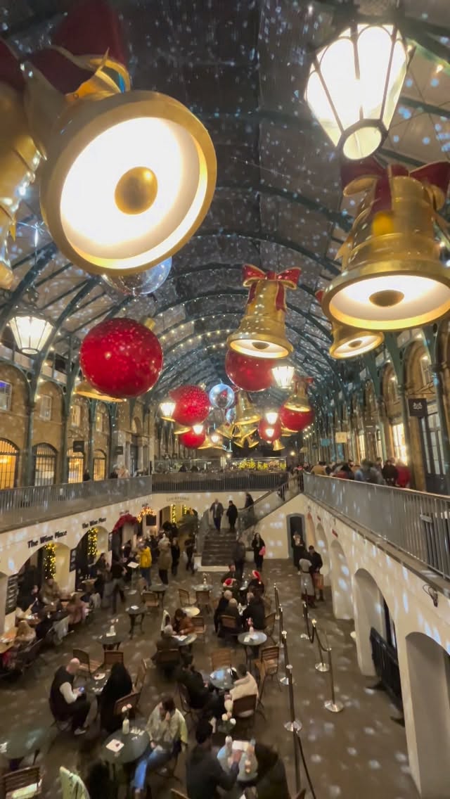 casandriitha's tweet photo. London by night in December: lights, rain, and timeless charm. https://t.co/6Y9Yxo4Dwz