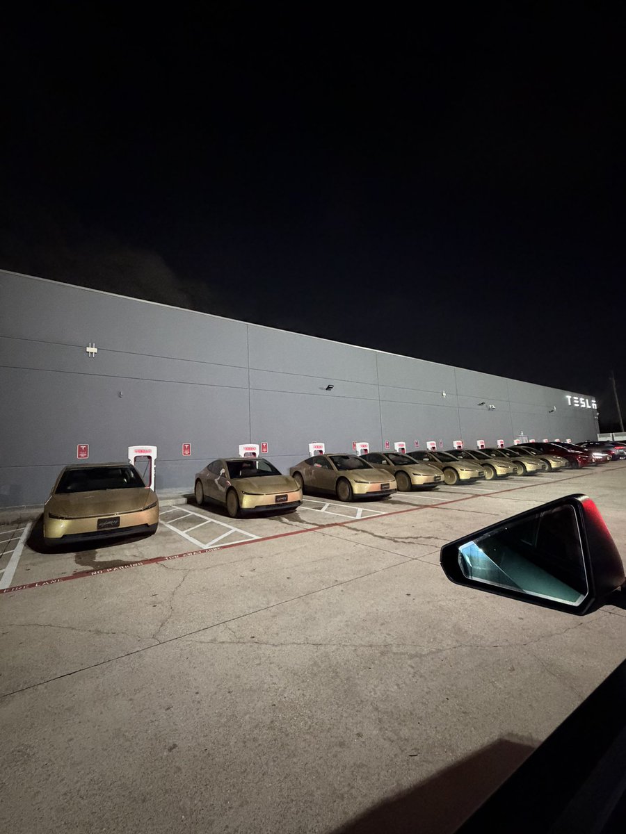 butala_aryan's tweet photo. Insane amount of Cybercabs charging in Houston! https://t.co/0n0SAkVF2S