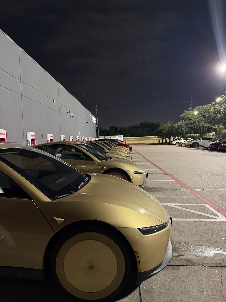 butala_aryan's tweet photo. Insane amount of Cybercabs charging in Houston! https://t.co/0n0SAkVF2S