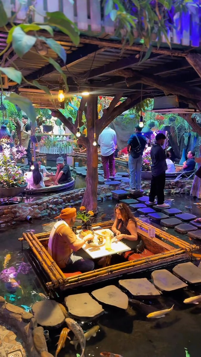 simonecp's tweet photo. A magical café in Vietnam. In Ho Chi Minh City, Oasis Café feels like a hidden world with a charming atmosphere that makes every coffee break special. Save it for your next trip. https://t.co/G4pFkoST7t
