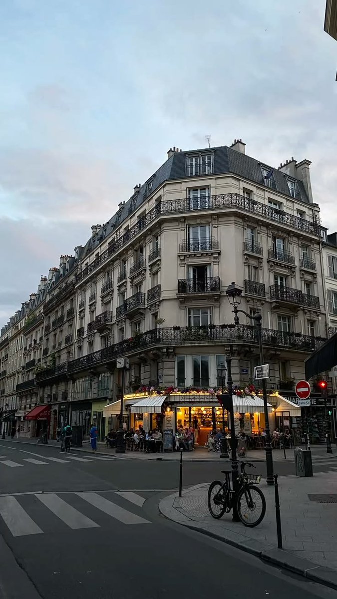 naturebeauty760's tweet photo. Paris, France 🇫🇷 https://t.co/qFqMUL5PT1