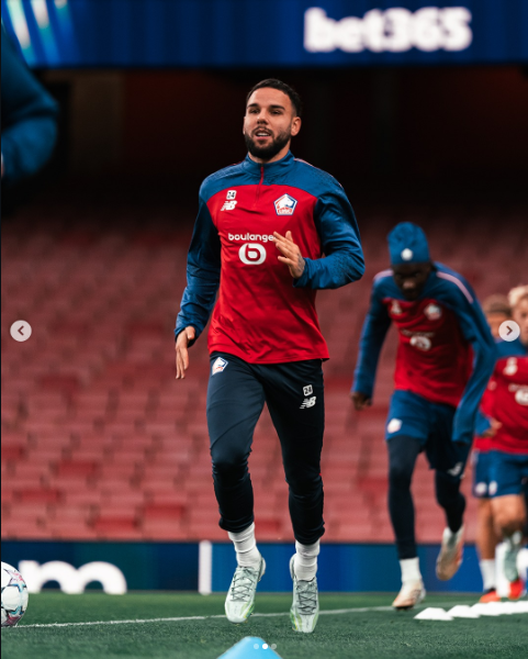 piala_talk's tweet photo. Aduuuhhh bang jangan di post mulu napa, jadi ga enak sama tetangga 😭

5 Oktober: SUGBK 
13 Oktober: Emirates Stadium 

Gila sih, baru beberapa hari lalu Calvin Verdonk ada di SUGBK, sekarang udah masuk skuad Lille buat menghadapi Arsenal di Liga Champions

Kalau sampai diturunkan, Verdonk berpeluang jadi pemain Timnas Indonesia pertama yang tampil di UCL, dan debutnya langsung di Emirates Stadium!

Dari SUGBK ke panggung Liga Champions. Bangga banget liat perjalanan pemain kita sekarang! 🔥