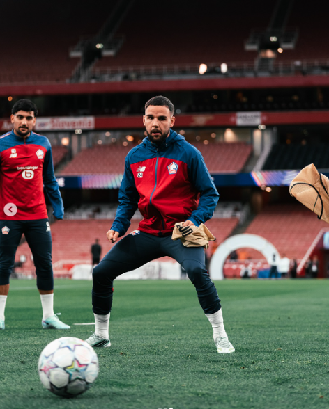 piala_talk's tweet photo. Aduuuhhh bang jangan di post mulu napa, jadi ga enak sama tetangga 😭

5 Oktober: SUGBK 
13 Oktober: Emirates Stadium 

Gila sih, baru beberapa hari lalu Calvin Verdonk ada di SUGBK, sekarang udah masuk skuad Lille buat menghadapi Arsenal di Liga Champions

Kalau sampai diturunkan, Verdonk berpeluang jadi pemain Timnas Indonesia pertama yang tampil di UCL, dan debutnya langsung di Emirates Stadium!

Dari SUGBK ke panggung Liga Champions. Bangga banget liat perjalanan pemain kita sekarang! 🔥