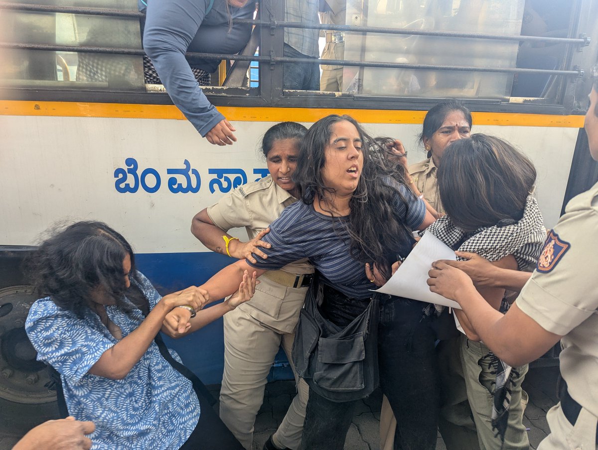 Mrsinha's tweet photo. Look what All Rahul Gandhi doing to save Gyanesh in Karnataka.

It tells you a lot about what all Gyanesh has done to save Rahul Gandhi. https://t.co/fI0yuefnAc