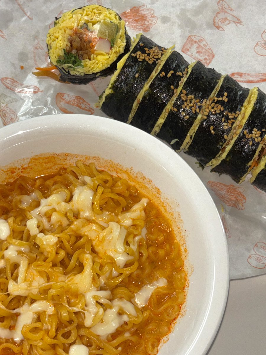 mukbo30's tweet photo. 키토마요김밥 
모짜렐라 얹은 4가지맛치즈불닭
#먹오보세요 https://t.co/A5VmOSLxS5