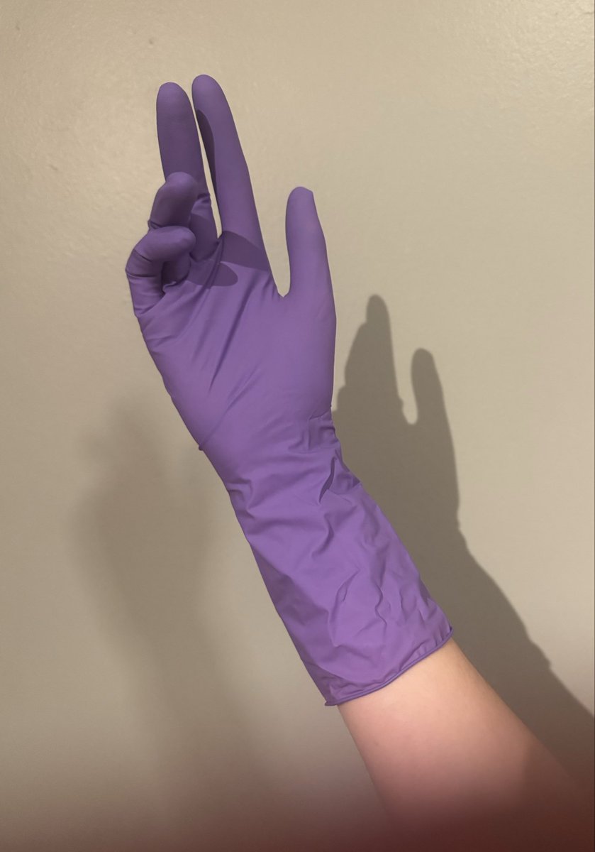 your6footsecret's tweet photo. Oooooo liking the purple with the extra length. 😈

#newgloves #glovefetish #medfet #gloves #nitrile https://t.co/5jCpxWrcAj