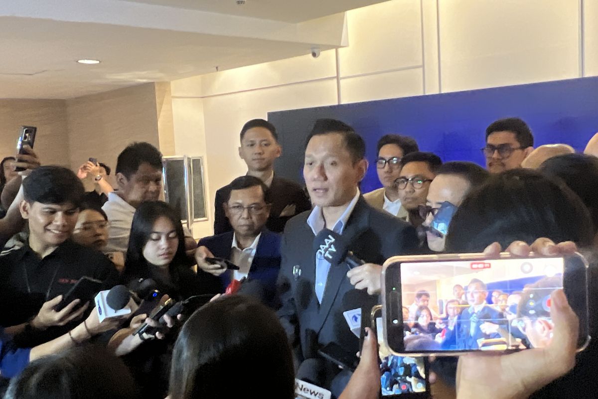 RadioSmartFM's tweet photo. Menko Bidang Infrastruktur dan Pembangunan Kewilayahan Agus Harimurti Yudhoyono (AHY) mengingatkan agar pembangunan data center tidak mengganggu pemenuhan kebutuhan air bersih.

AHY menegaskan, masyarakat tetap memiliki hak untuk hidup dengan tenang, nyaman, dan sehat

#SmartNews https://t.co/MOEHqKtdyB