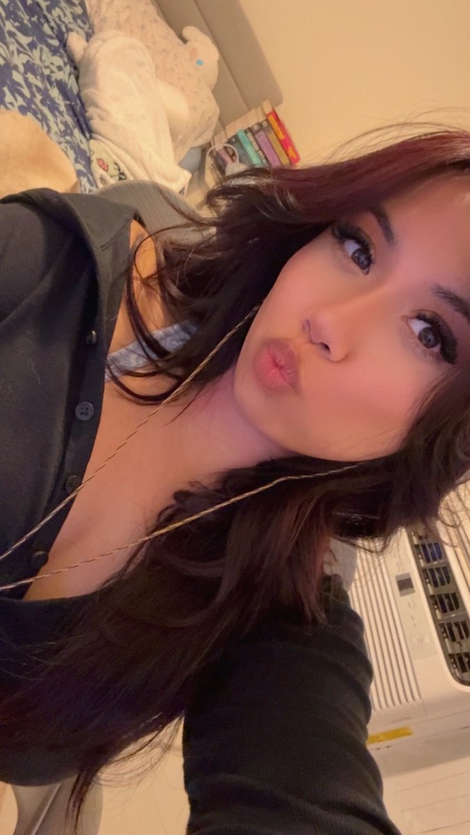 vivyyluv's tweet photo. lil tipsy me https://t.co/CqhMSlluoC