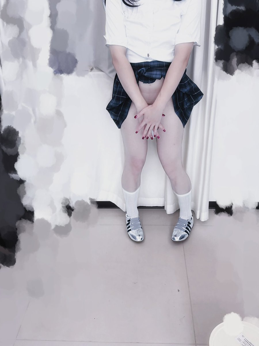 JellyInKitty's tweet photo. 穿上女装的感觉比操逼高潮来的还要快，已经控制不住想要在人前展示自己反差的一面，像妓女一样，越骂越兴奋，我真是天生的鸡巴套子 https://t.co/lKf9USed2W