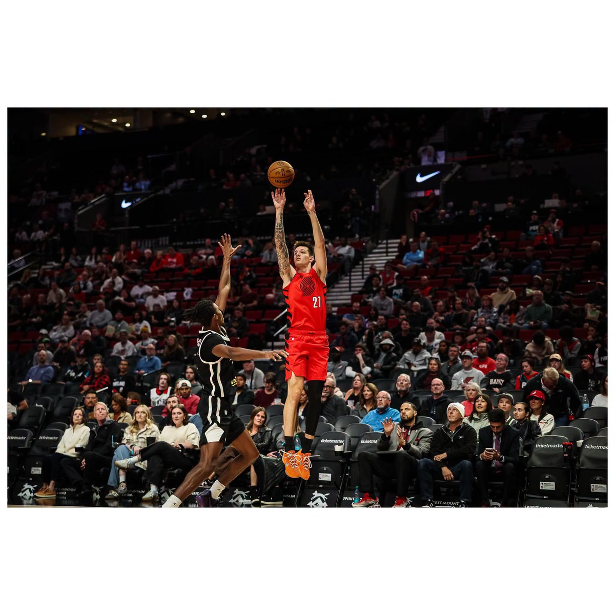 CrunchTimeCZ's tweet photo. Vítek Krejčí v přípravě proti London Lions:

21 minut, 10 bodů (3/6 z pole, 2/2 šestky), 5 doskoků, 2 asistence, 3 zisky.

Foto: Portland Trail Blazers https://t.co/BOrqmNb5wM
