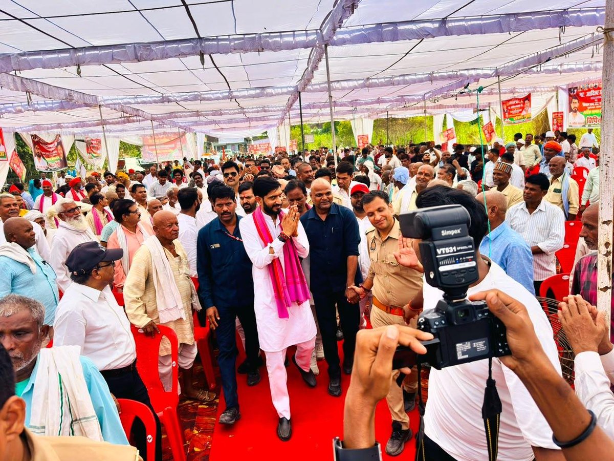 socialistaditya's tweet photo. ग्राम खलवा पट्टी, जनपद कुशीनगर में श्रद्धेय नेताजी व स्व० रामायन यादव जी मूर्ति का अनावरण किया और मौजूद जनसभा से समाजवादी पार्टी की नीतियों से अवगत कराया। https://t.co/UpChKWq0cG