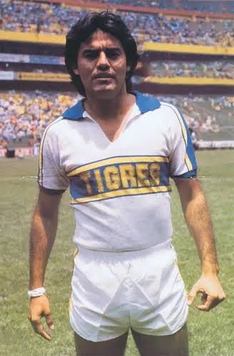Joserac24's tweet photo. @YizTigre82 @Vatioz El traumado pareces tú qué no puedes entender algo tan simple 

Con tu lógica Dohener está tratando de destruir la identidad del equipo desde hace décadas https://t.co/86ShF59Ufv