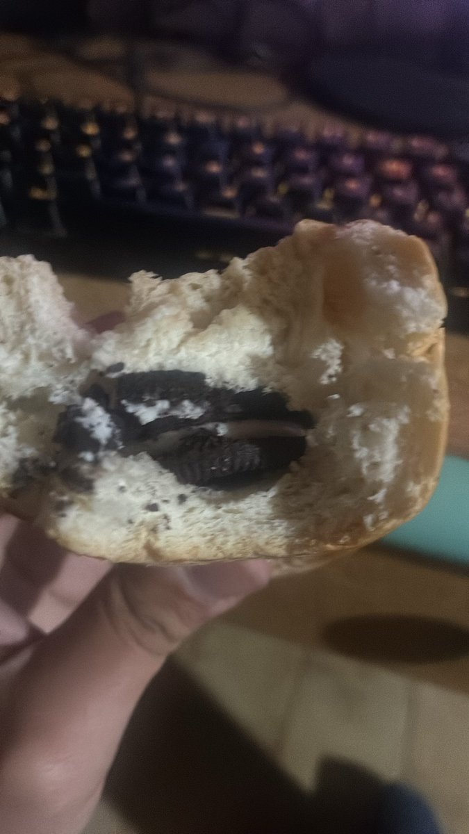SAMOT_bq's tweet photo. Sos villero o bancan sanguche de oreo chat? https://t.co/n1nqSP3H6p