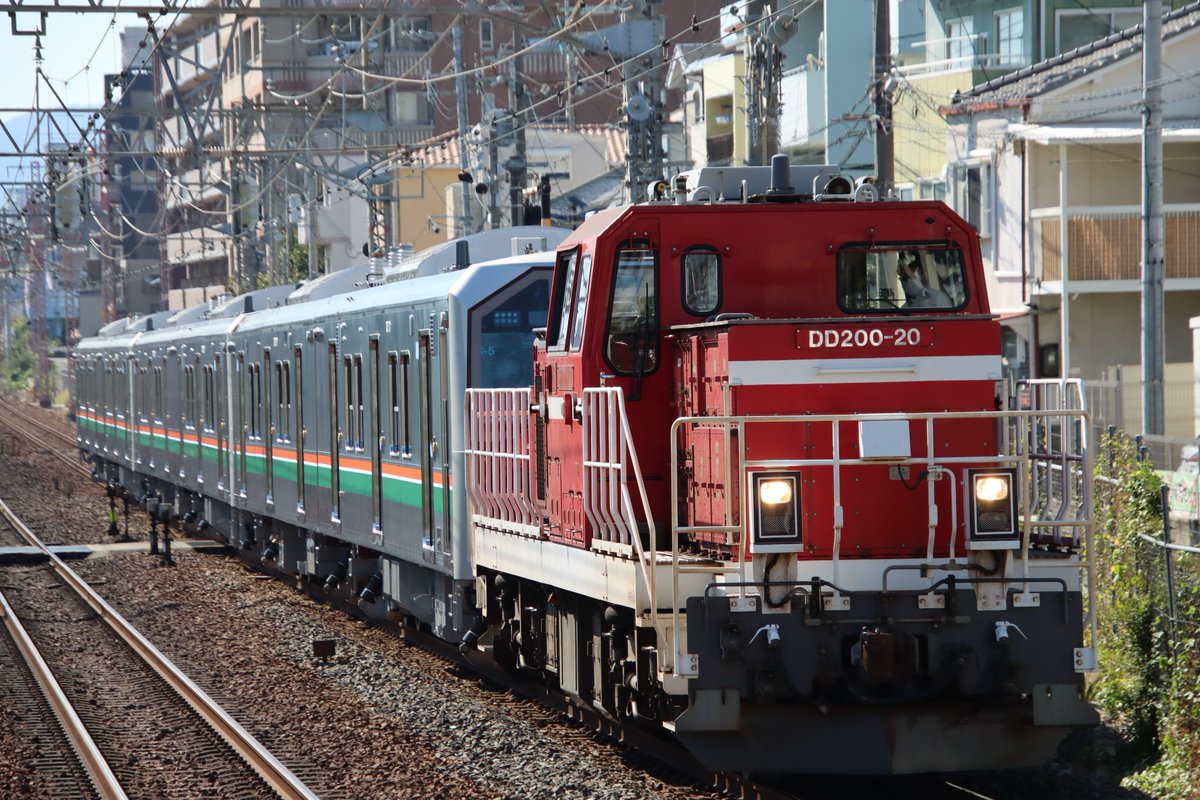 bandjazz's tweet photo. 【川崎車両出場❗️甲種輸送‼️】
JR東日本E723系5000番台(2両✕3本)6両
(B-3 + B-4 + B-5)編成🌈
DD200-20(愛知車)牽引✨
JR東海道線(神戸線)甲南山手駅
通過してたよ💐
🚞-🚋×6B
その1〜4

2026.10.13 https://t.co/UsbV13cFgr