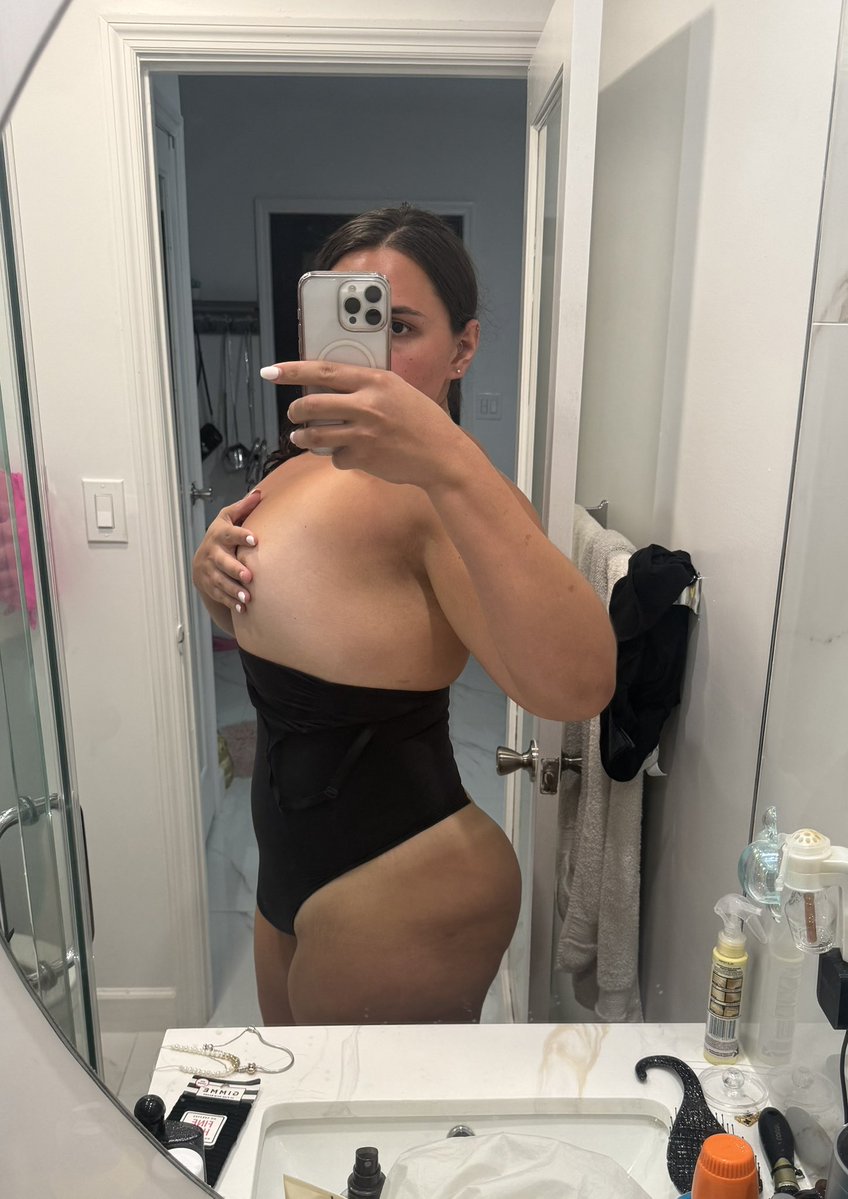 xplicitvane's tweet photo. Tanned this weekend 🥰 https://t.co/PDXQHLnChj