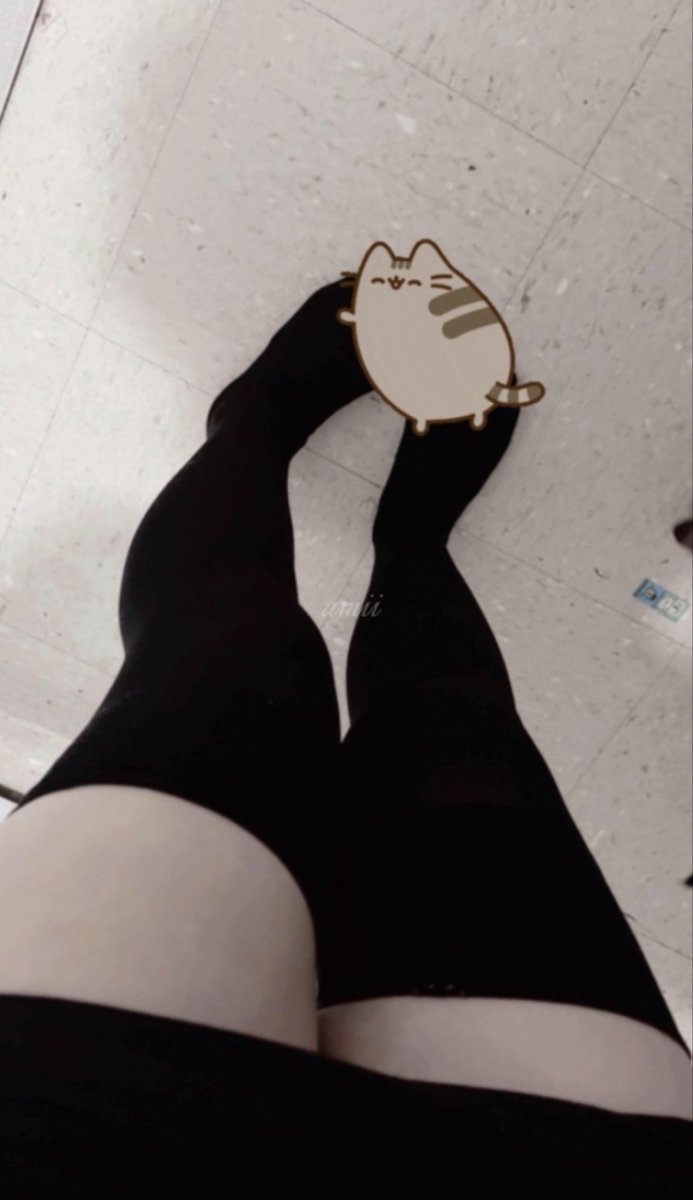 dvlltri's tweet photo. These make my legs warm :333 #egirl #catgirl #pawsocks #cute #petite #asian #cnc #cunni #pusheen #thighs #thighhighs https://t.co/OqciSMKcHO
