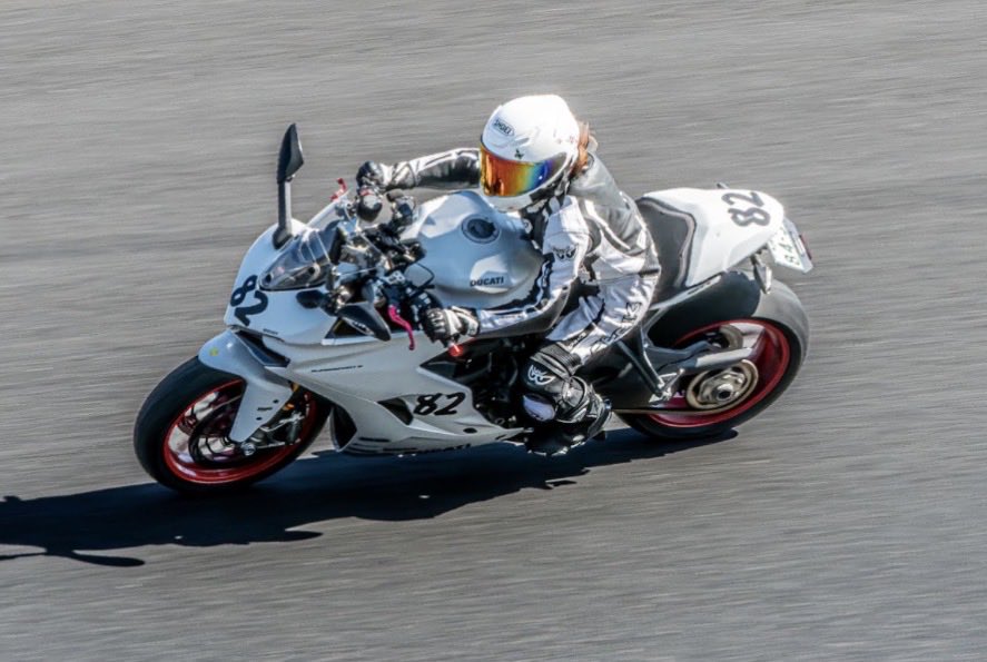 ducati82yurika's tweet photo. 10月8日に行われた鈴鹿サーキット走行会の写真が届きました！
記念すべき初走行✨( ´▽｀)ｳﾚｼｲ
ありがとうございました🙏😊
#鈴鹿サーキット
#走行会 https://t.co/U0gS3ueqrv