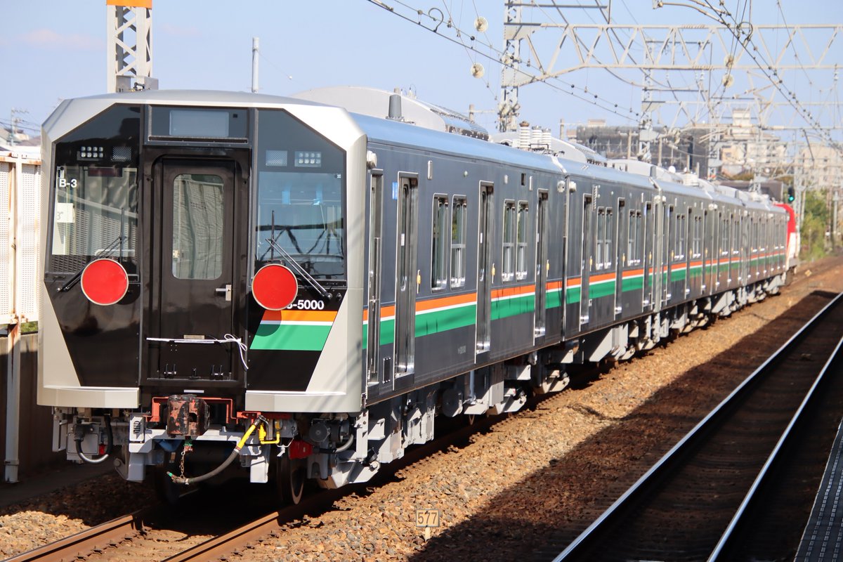 bandjazz's tweet photo. 【川崎車両出場❗️甲種輸送‼️】
JR東日本E723系5000番台(2両✕3本)6両
(B-3 + B-4 + B-5)編成🌈
DD200-20(愛知車)牽引✨
JR東海道線(神戸線)甲南山手駅
通過してたよ💐
🚞-🚋×6B
その5〜8

2026.10.13 https://t.co/rtjzD8jnO6
