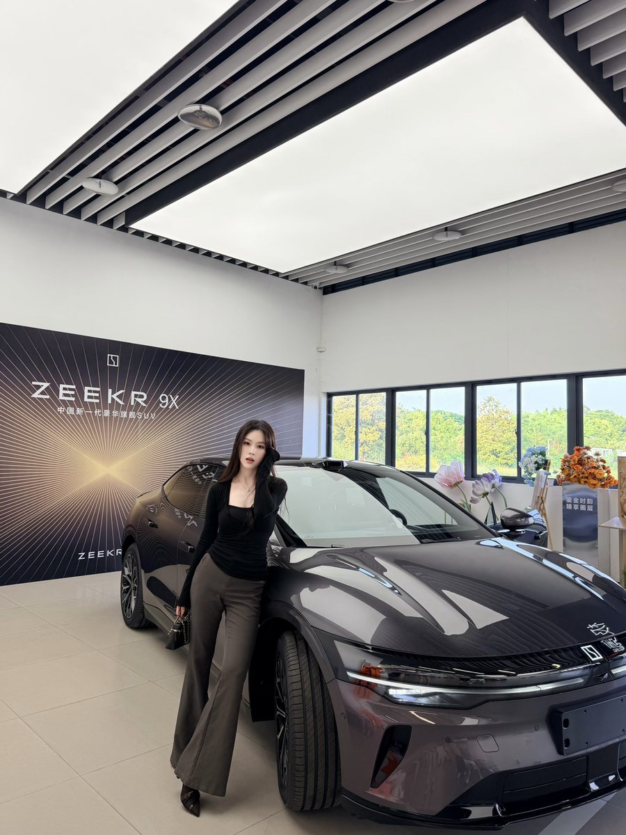 Norathen's tweet photo. 恭喜这位女士提新车 虽然没多少钱 但是是我送的 也是让我妈拿到小结果了 https://t.co/vE0qn4Ex2d
