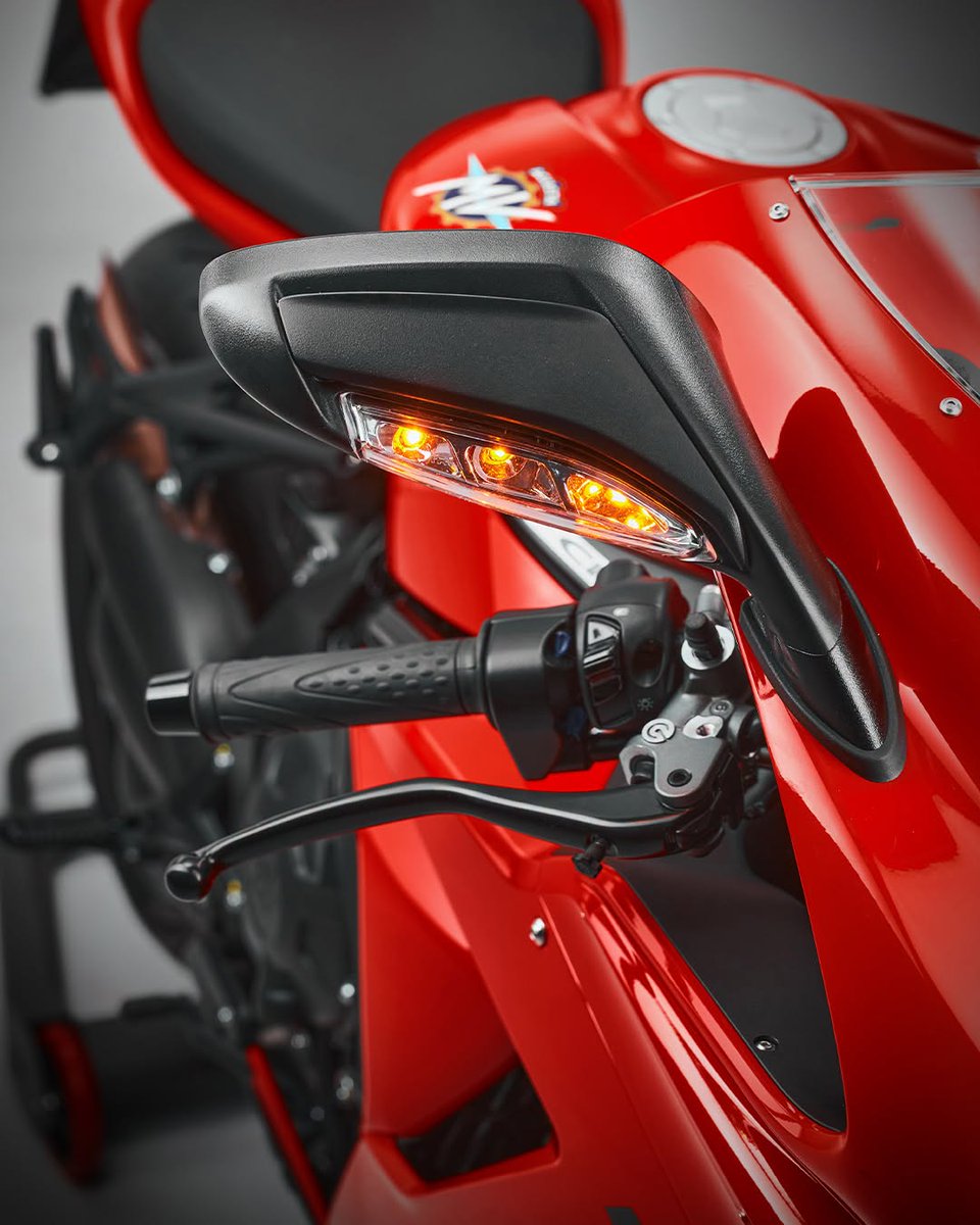 mvagustajp's tweet photo. 赤は、周囲に溶け込むための色じゃない。己の存在を鮮烈に刻む色だ。そう、F3 Rのように。
#MVAgusta #MotorcycleArt #F3R https://t.co/BTRCTEFnO7
